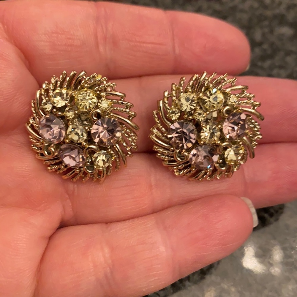 Lisner signed faux amethyst & rhinestone clip on earrings